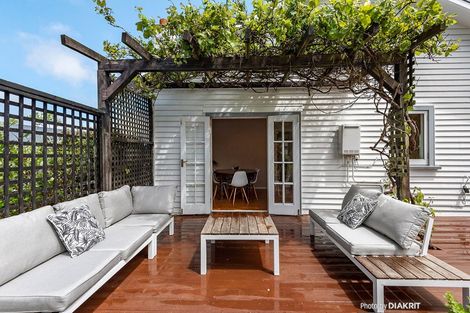 Photo of property in 22 Pembroke Road, Northland, Wellington, 6012