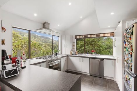 Photo of property in 4 Lady Bell Grove, Lowry Bay, Lower Hutt, 5013