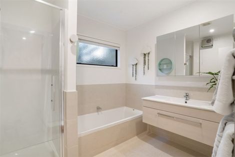 Photo of property in 1/16 Manutara Avenue, Forrest Hill, Auckland, 0620