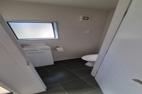 Photo of property in 29f2 Cheltenham Terrace, Newlands, Wellington, 6037