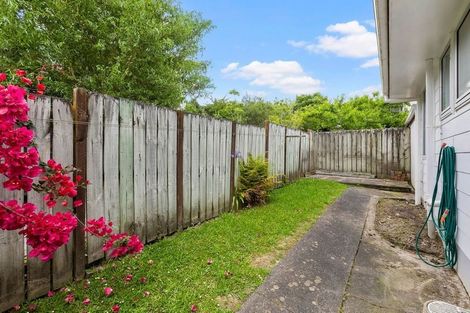 Photo of property in 1/39 Reynella Drive, Massey, Auckland, 0614