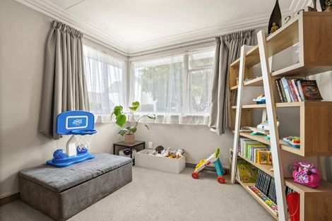 Photo of property in 73 Macandrew Road, South Dunedin, Dunedin, 9012