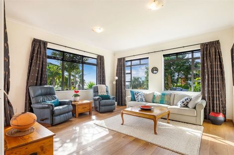 Photo of property in 10 Seamount Drive, Red Beach, 0932