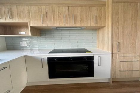 Photo of property in 2 Mikoikoi Crescent, Mangere Bridge, Auckland, 2022