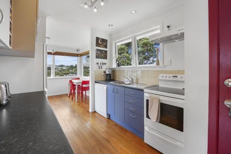 Photo of property in 1 Innes Way, Newlands, Wellington, 6037