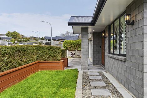 Photo of property in 9 Frederick Place, Whalers Gate, New Plymouth, 4310