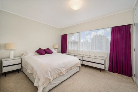 Photo of property in 125 Reeves Road, Pakuranga Heights, Auckland, 2010