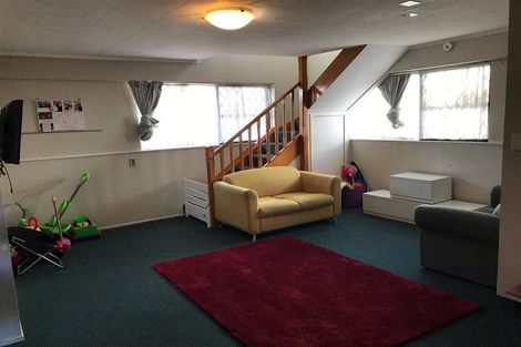 Photo of property in 86 Royal View Road, Te Atatu South, Auckland, 0610