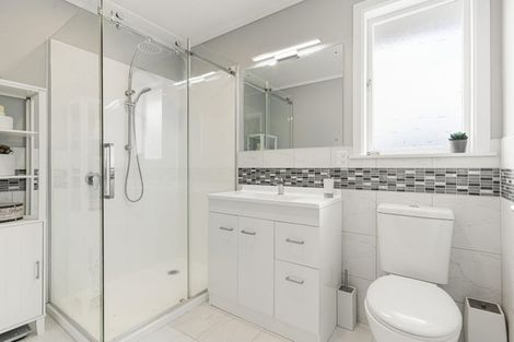 Photo of property in 45 Lauderdale Road, Birkdale, Auckland, 0626