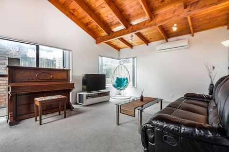 Photo of property in 6 Glucina Avenue, West Harbour, Auckland, 0618