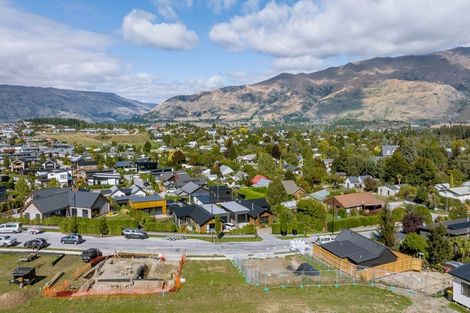 Photo of property in 84 Kirimoko Crescent, Wanaka, 9305