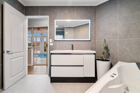 Photo of property in 27 Beach Road, Pahurehure, Papakura, 2113