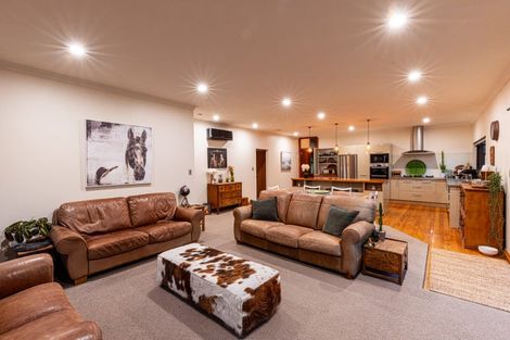 Photo of property in 120 Union Line, Fordell, Whanganui, 4572