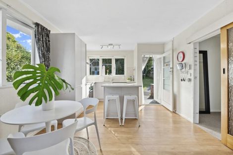 Photo of property in 2 Seine Road, Forrest Hill, Auckland, 0620