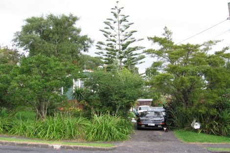 Photo of property in 33 Sherwood Avenue, Te Atatu South, Auckland, 0610