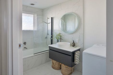 Photo of property in 2/82 Holly Road, St Albans, Christchurch, 8014