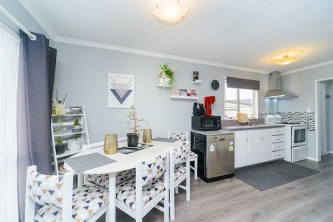 Photo of property in 10 Hillcrest Drive, Kelvin Grove, Palmerston North, 4414