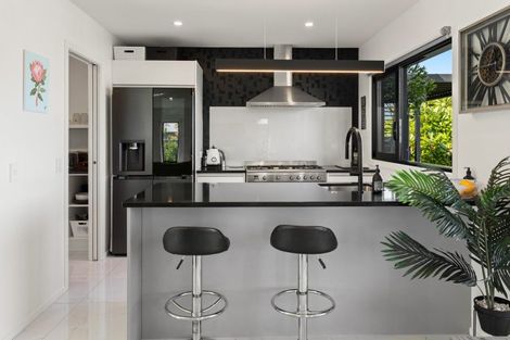 Photo of property in 11 Mermaid Place, Whitianga, 3510