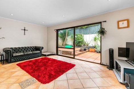 Photo of property in 3/2 Beach Road, Castor Bay, Auckland, 0620