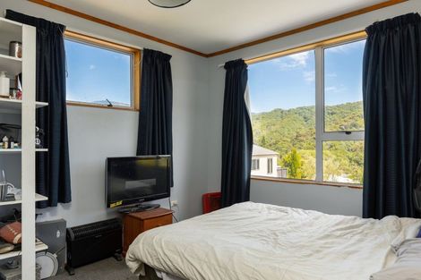 Photo of property in 147 Waikawa Road, Picton, 7220
