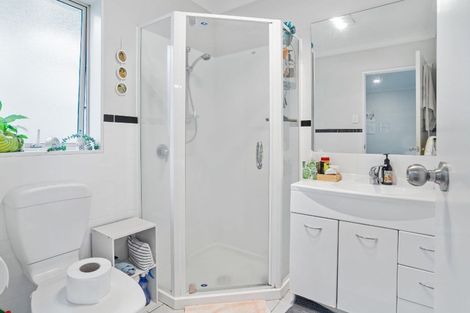 Photo of property in 4 Guinness Place, Massey, Auckland, 0614