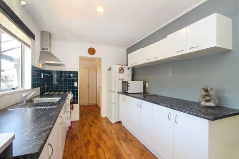 Photo of property in 2/16 Teviot Place, Totara Vale, Auckland, 0629