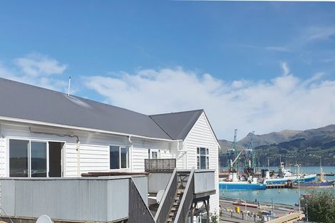 Photo of property in 2 Hawkhurst Road, Lyttelton, 8082