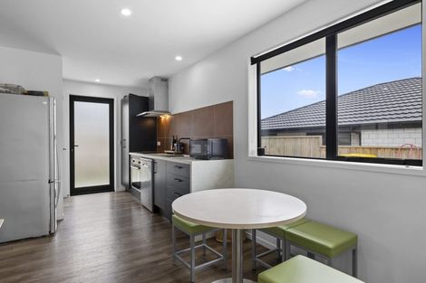 Photo of property in 6 Banks Street, Marfell, New Plymouth, 4310