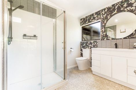 Photo of property in 8 Gregg Place, Sunnyvale, Auckland, 0612