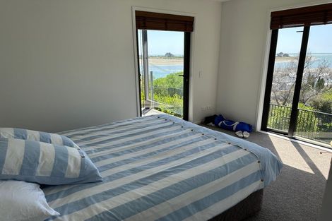 Photo of property in 1a Moncks Spur Road, Redcliffs, Christchurch, 8081