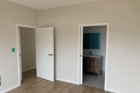 Photo of property in 5a Tawa Road, Te Atatu Peninsula, Auckland, 0610