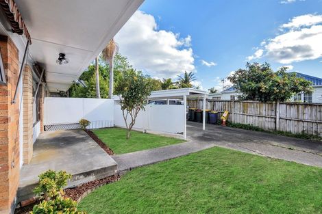 Photo of property in 2/115 Mcleod Road, Te Atatu South, Auckland, 0610