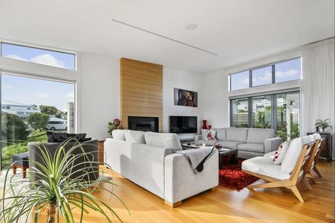Photo of property in 10 Convent Road, Bluff Hill, Napier, 4110