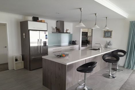 Photo of property in 20 Roseberry Place, Whitianga, 3510