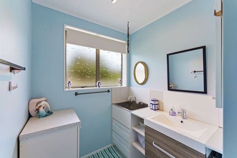 Photo of property in 5a Rutherford Drive, Waikanae Beach, Waikanae, 5036
