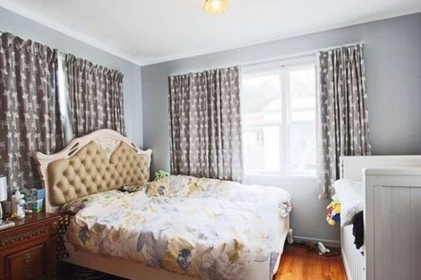 Photo of property in 27 Kohekohe Street, New Lynn, Auckland, 0600
