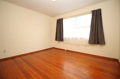 Photo of property in 104 Farquhar Road, Glendene, Auckland, 0602
