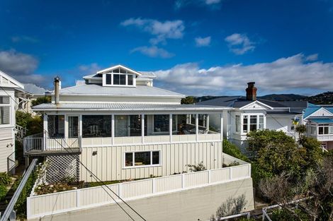 Photo of property in 52 Central Terrace, Kelburn, Wellington, 6012