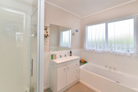 Photo of property in 1 Lakeside Drive, Orewa, 0931