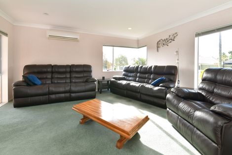 Photo of property in 1 Lakeside Drive, Orewa, 0931