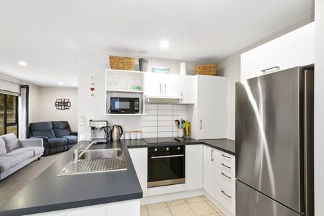 Photo of property in 25u3 Hollies Crescent, Johnsonville, Wellington, 6037