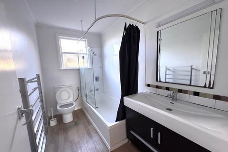 Photo of property in 135 Ruskin Road, Newlands, Wellington, 6037