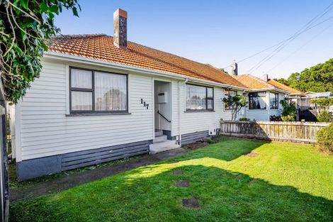 Photo of property in 117 Frankley Road, Frankleigh Park, New Plymouth, 4310