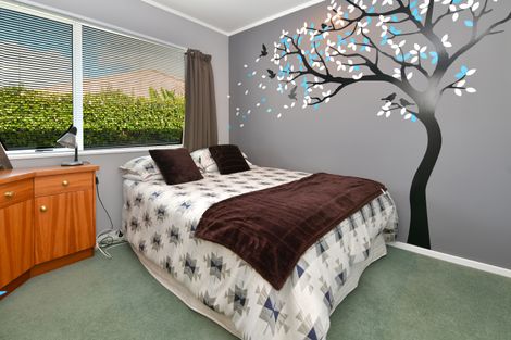 Photo of property in 1 Lakeside Drive, Orewa, 0931