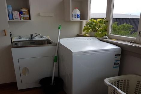 Photo of property in 17 Sugarloaf Road, Brooklyn, Wellington, 6021