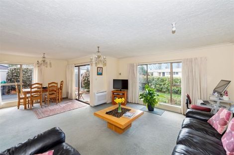 Photo of property in 6 Ostend Place, Avonhead, Christchurch, 8042