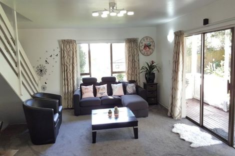 Photo of property in 2/42 Tree View Avenue, Glenfield, Auckland, 0629