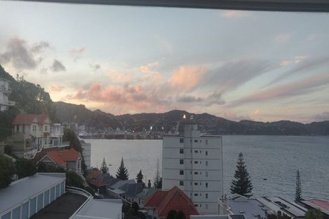 Photo of property in Jerningham Apartments, 20 Oriental Terrace, Oriental Bay, Wellington, 6011