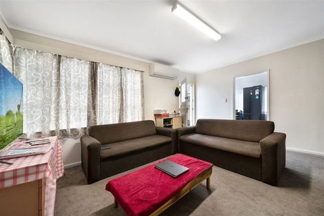 Photo of property in 2 Fruitvale Road, New Lynn, Auckland, 0600