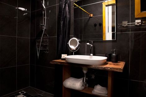 Photo of property in 274 Queens Drive, Lyall Bay, Wellington, 6022